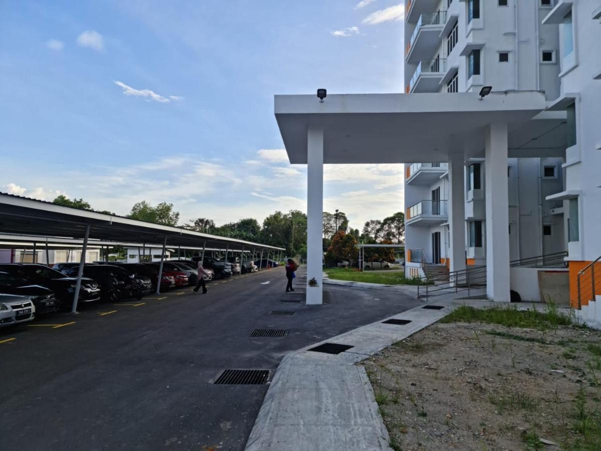Rhr Deluxe Guesthouse Kinarut Papar Sabah - Pool View Exterior photo
